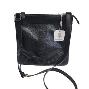 💯 Authentic black leather GUCCI horsebit embossed crossbody bag 💕